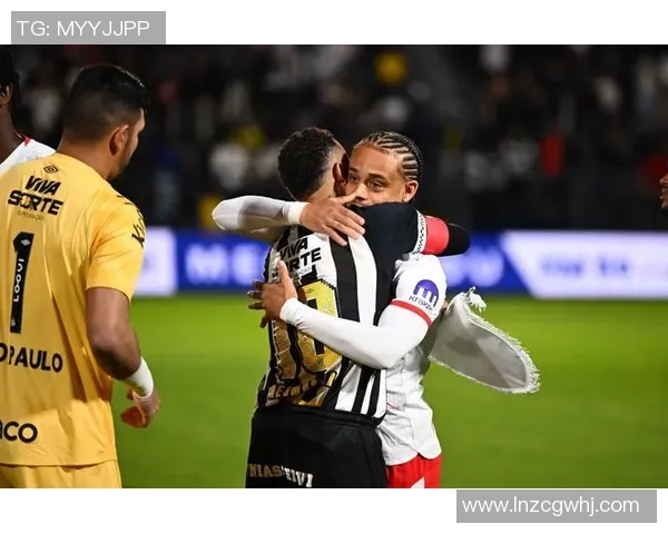 莱比锡与巴萨友谊赛激战成平逆转瞬间引发争议判罚热议